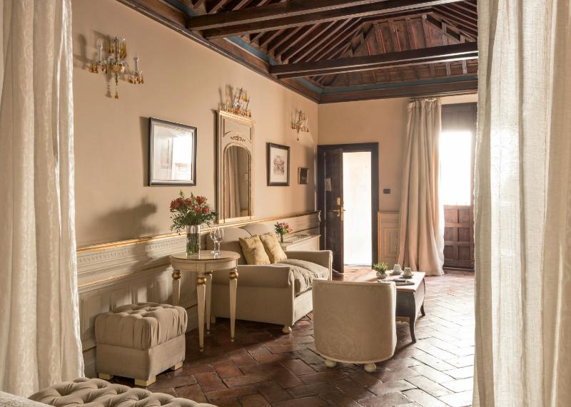 Junior Suite image 2