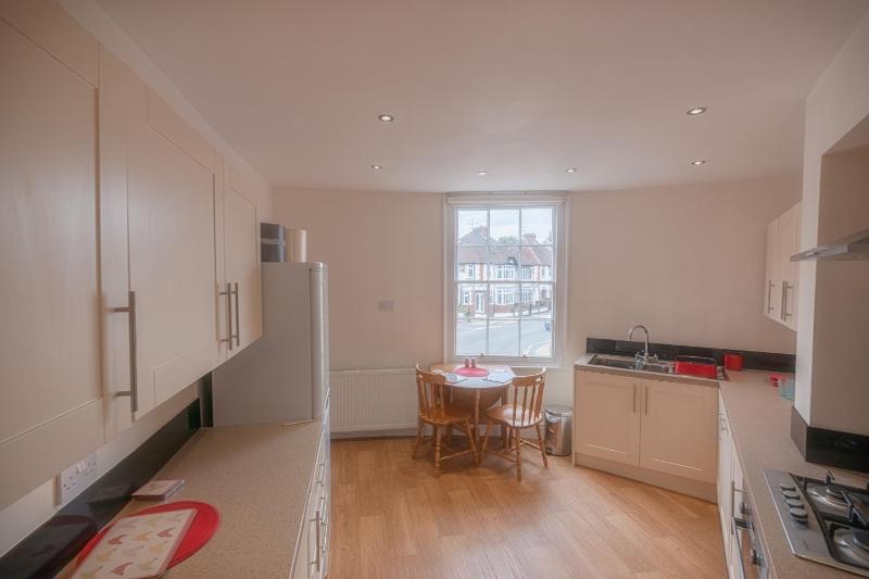 Apartment image 3