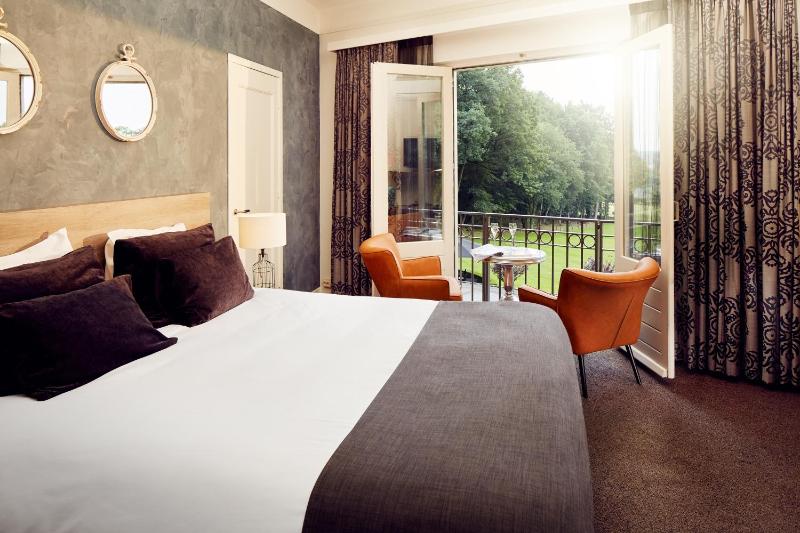 King Room with Garden View image 2