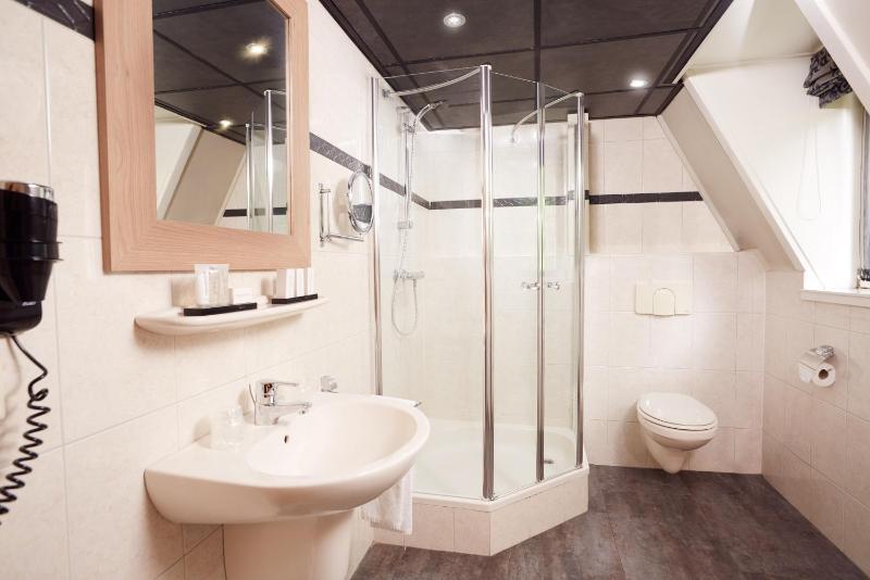 Twin Room image 2