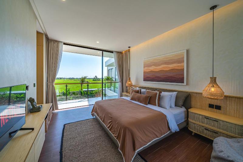 Villa Lumira - Breathtaking 4BR with Water Slide & Rice Field Views - image 15