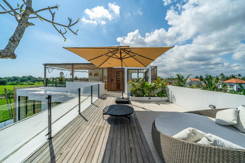 Villa Lumira - Breathtaking 4BR with Water Slide & Rice Field Views - image 7