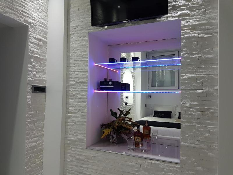Monroe Apartment - image 5