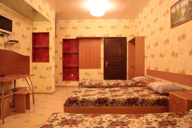 Comfort Triple Room with Shower image 1