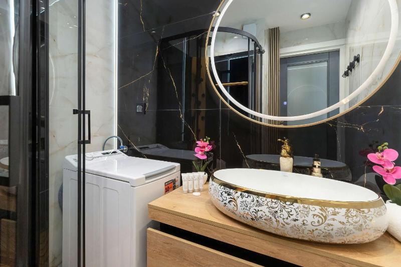 Three Bedroom Apartment in Gdynia Center with Desk by Noclegi Renters - image 28