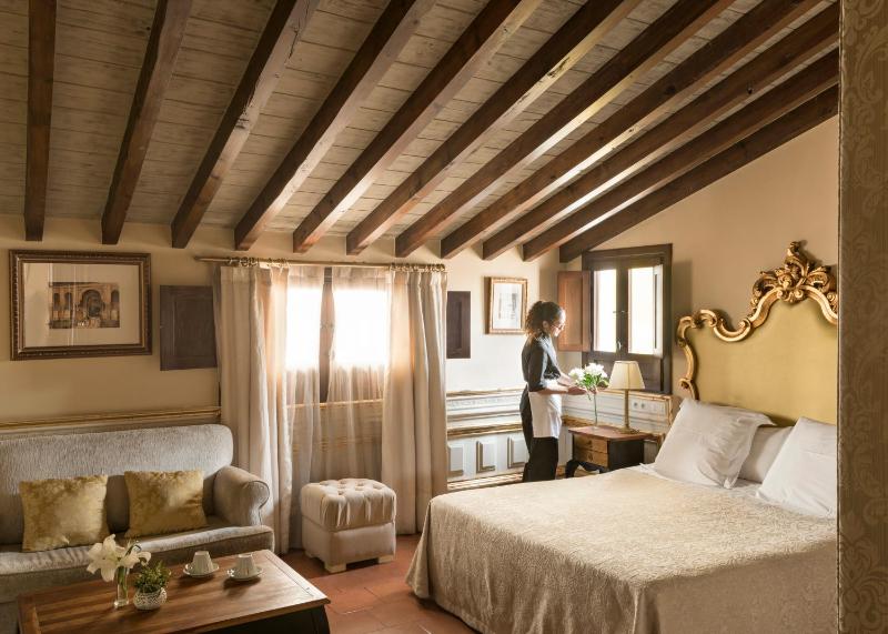 Junior Suite with Extra Bed image 4