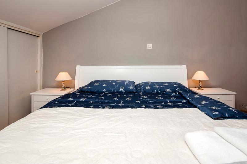 One-Bedroom Apartment with Balcony and Sea View image 2