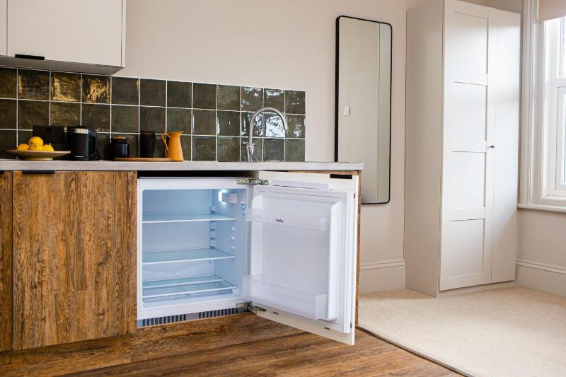 Settle in Southampton - Stylish Self Check-In Rooms & Suites - image 19