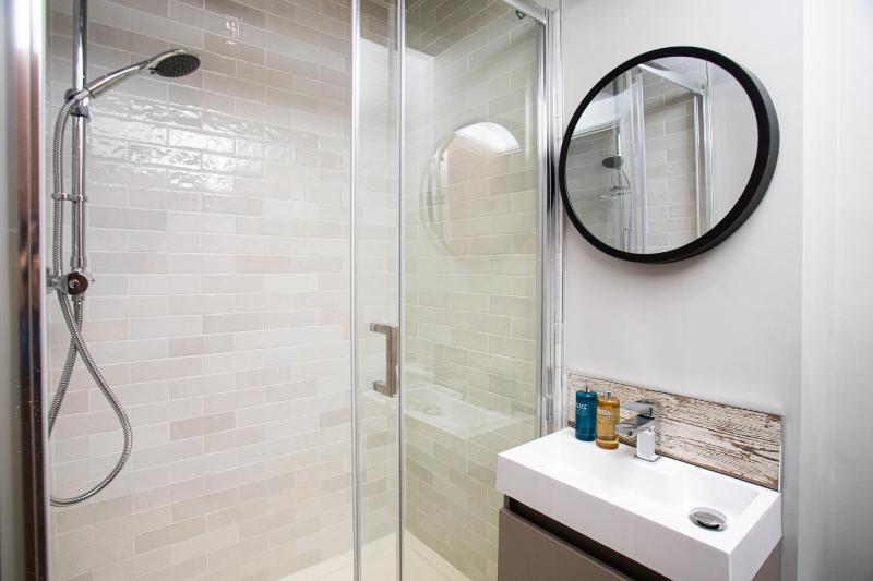 Settle in Southampton - Stylish Self Check-In Rooms & Suites - image 37
