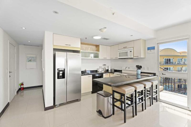 Beachfront -Bella Vista Penthouse 2BR condo - E523 - image 2