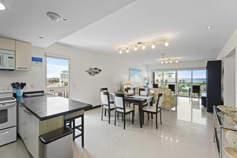 Beachfront -Bella Vista Penthouse 2BR condo - E523 - image 6