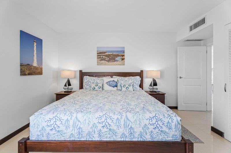 Beachfront -Bella Vista Penthouse 2BR condo - E523 - image 8
