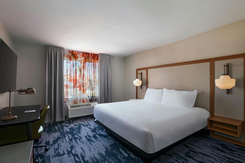 Fairfield Inn & Suites by Marriott Austin-University Area - image 13