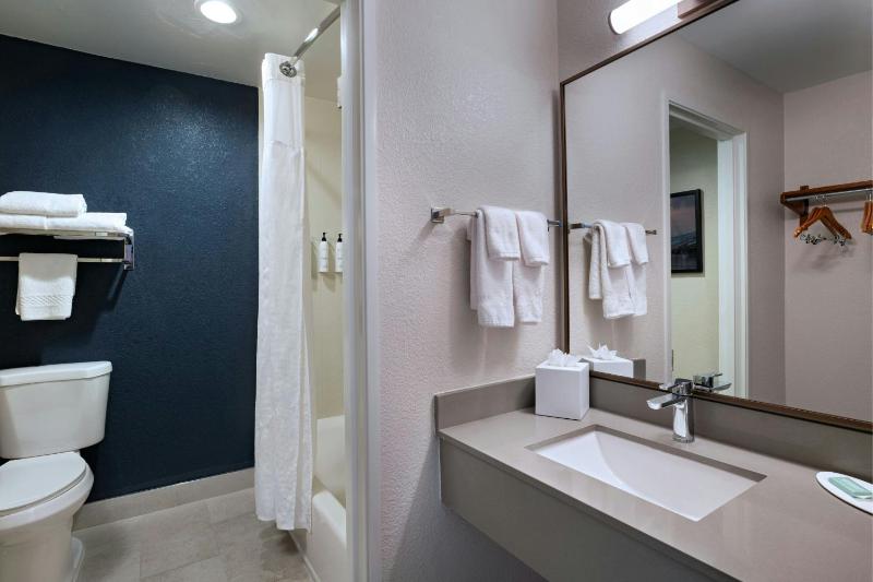Fairfield Inn & Suites by Marriott Austin-University Area - image 16