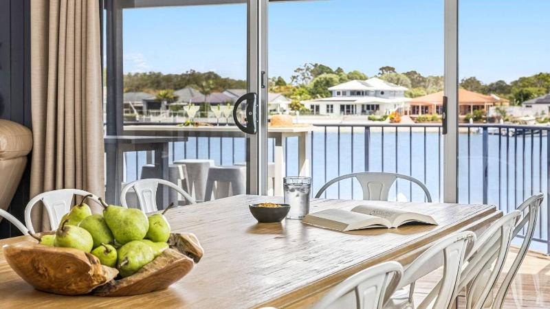 Pandanus - Spacious Waterfront Escape with Private Pontoon & Pool - Holiday Yamba - image 19
