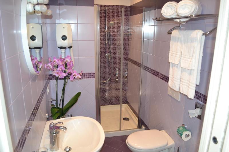 One-Bedroom Apartment with Terrace and Sea View - Split Level image 3