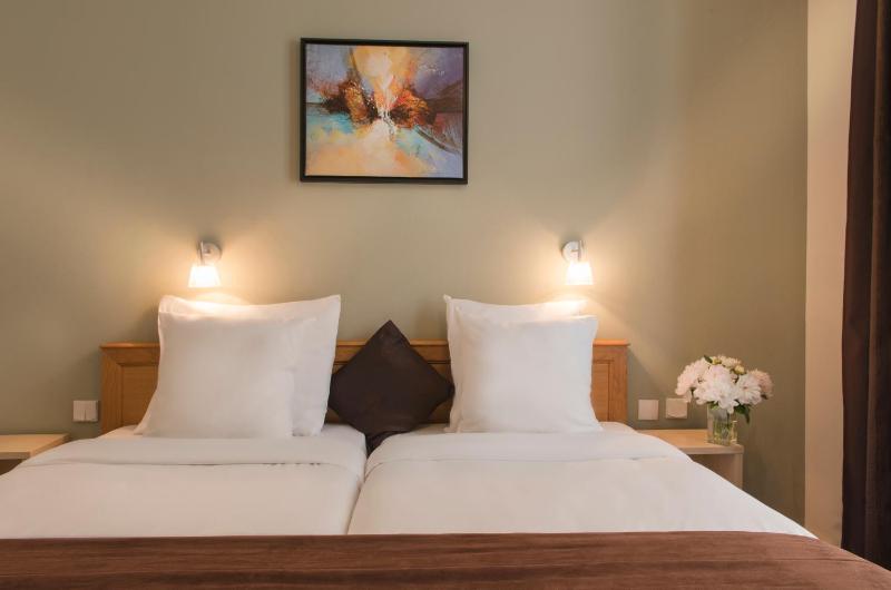 Twin Room image 2