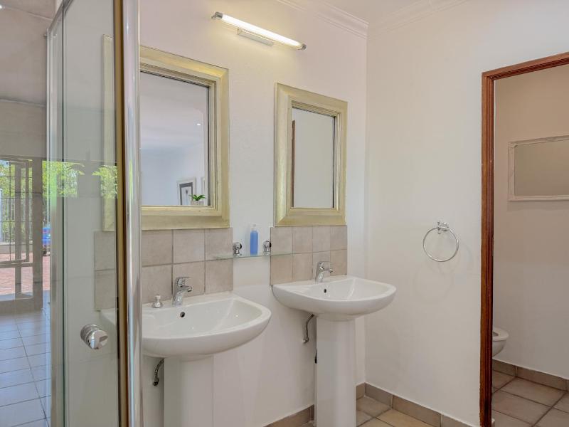 Amoris Guesthouse - Waterkloof ridge - image 7