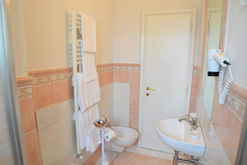 Double or Twin Room image 3