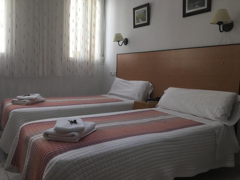 Double Room image 4