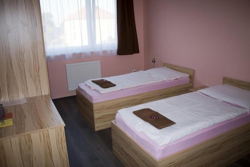Triple Room with Shared Bathroom image 4