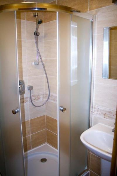 Triple Room with Shared Bathroom image 2