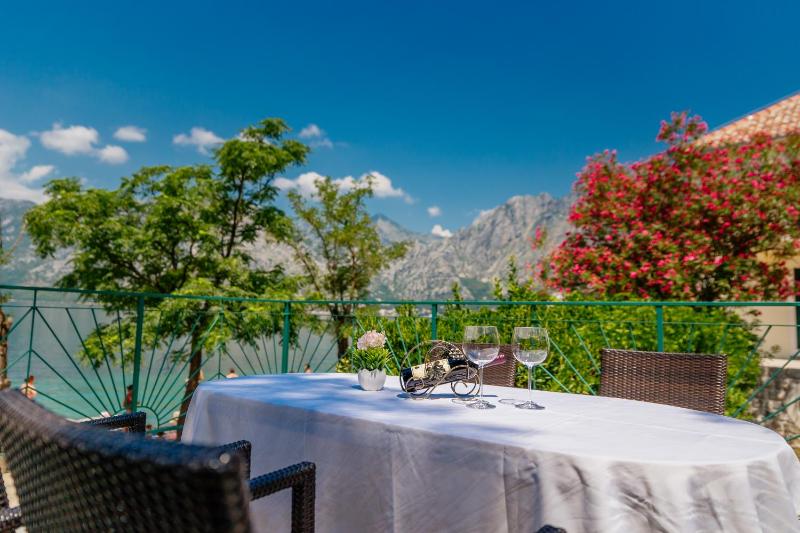 One-Bedroom Apartment image 4