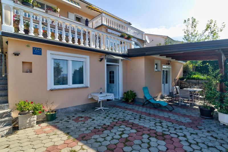 JELKA NV 2 - Apartment for 4 persons with terrace and private parking - image 17
