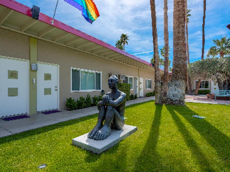 INNdulge Iconic Gay Men's Resort - image 3