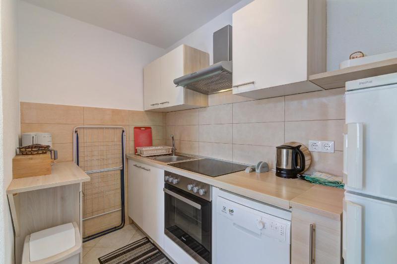 JELKA NV 2 - Apartment for 4 persons with terrace and private parking - image 5
