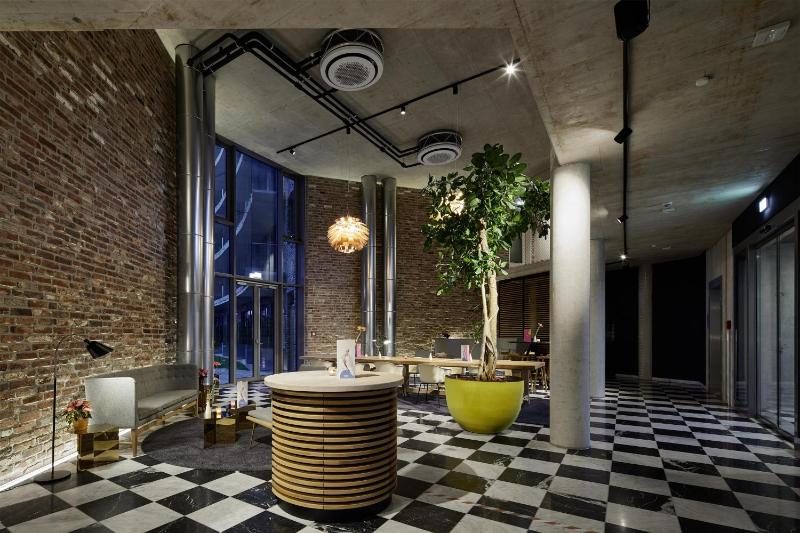 Flowers Hotel Essen - image 18