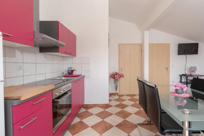 Apartments Sanja - image 6