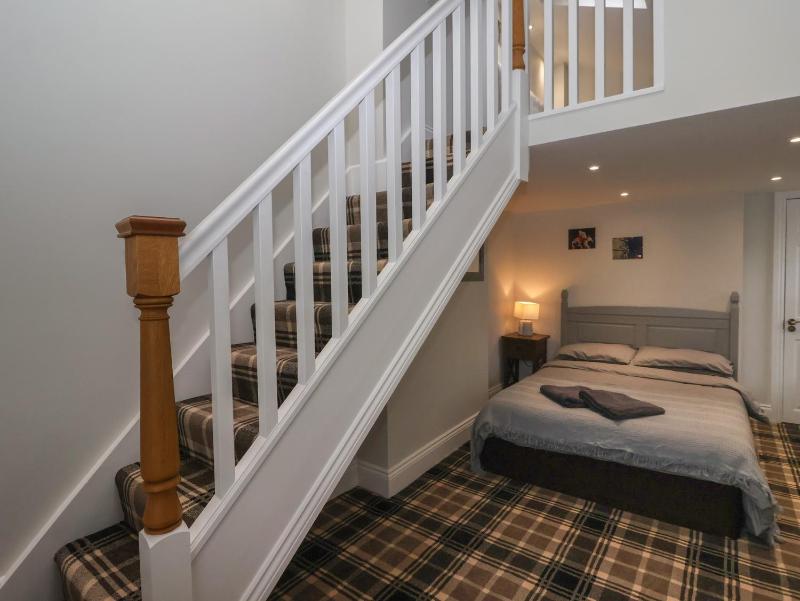 Flat 2 23 Hyde Park Road - image 18