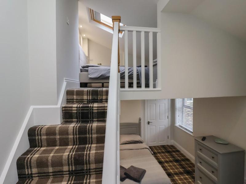 Flat 2 23 Hyde Park Road - image 15