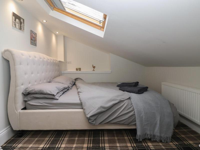 Flat 2 23 Hyde Park Road - image 19