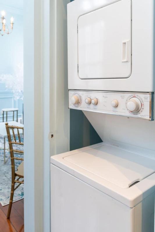 5 New Orleans Themed Units in FQ with Pool - image 16