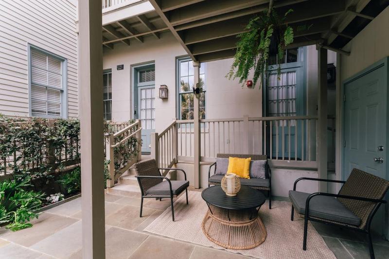 5 New Orleans Themed Units in FQ with Pool - image 15
