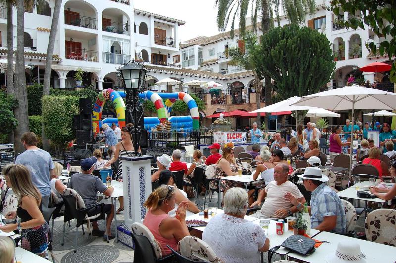 Villamartin Plaza Duplex with Rooftop Sun Terrace Golf 2min - image 5