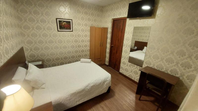 El Solar Inn - image 10