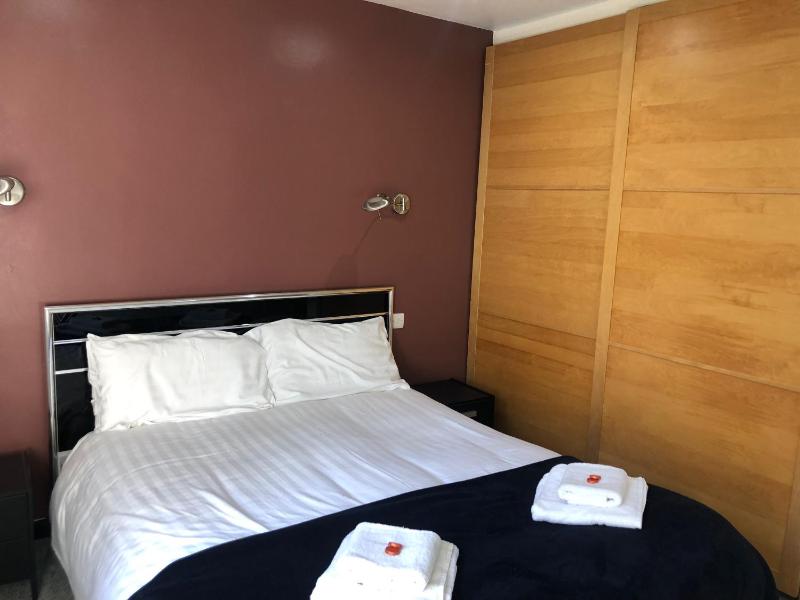 Bassett Home - King room and Free Parking - image 12