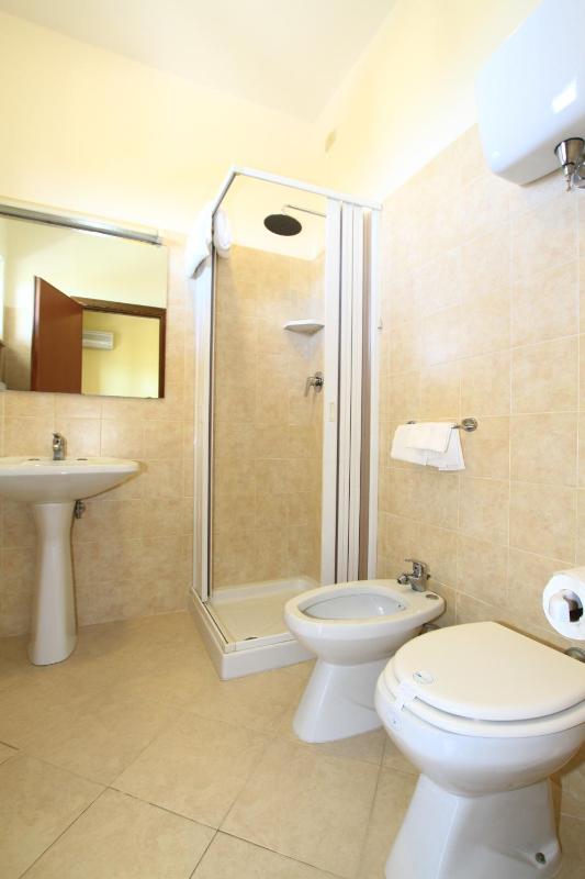 Single Room image 3