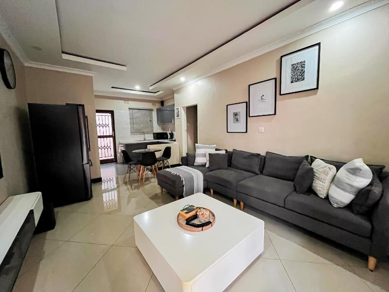 Palms & Pebbles Home - image 15