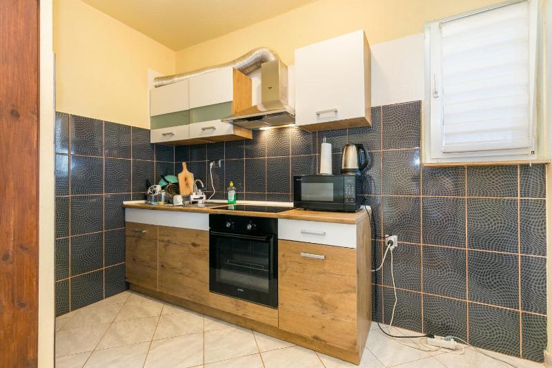 Apartments with parking space Kastel Stafilic Kastela - 24155 - image 15