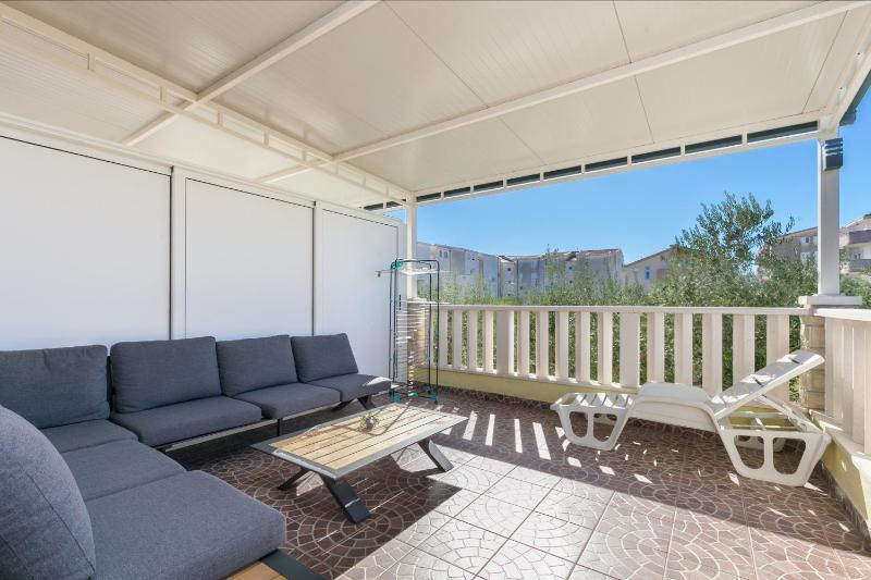 Apartments with parking space Kastel Stafilic Kastela - 24155 - image 5