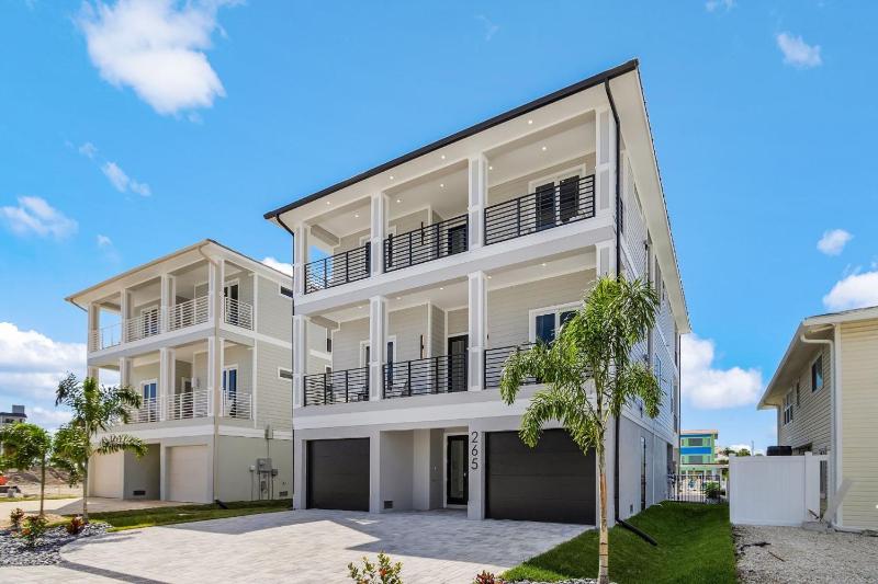 Brand New Luxury Build 265 Carolina Ave- Heated Pool Hot Tub home - image 20