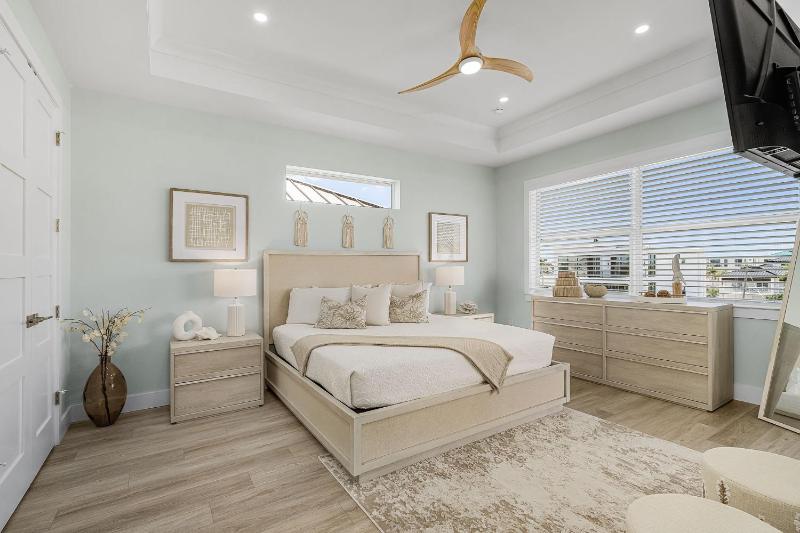 Brand New Luxury Build 265 Carolina Ave- Heated Pool Hot Tub home - image 8
