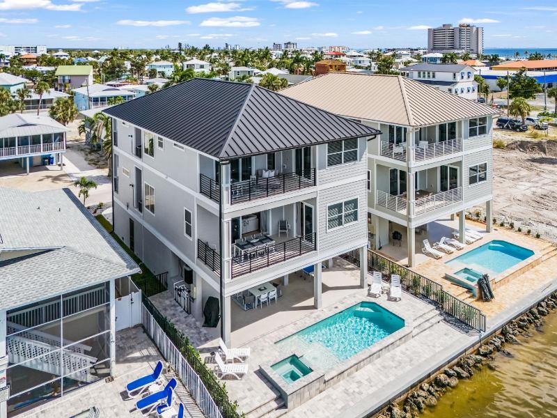 Brand New Luxury Build 265 Carolina Ave- Heated Pool Hot Tub home - image 11