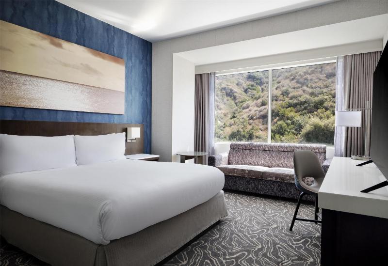 Hilton San Diego Mission Valley - image 12