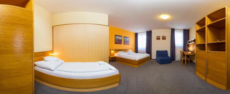 Triple Room image 2