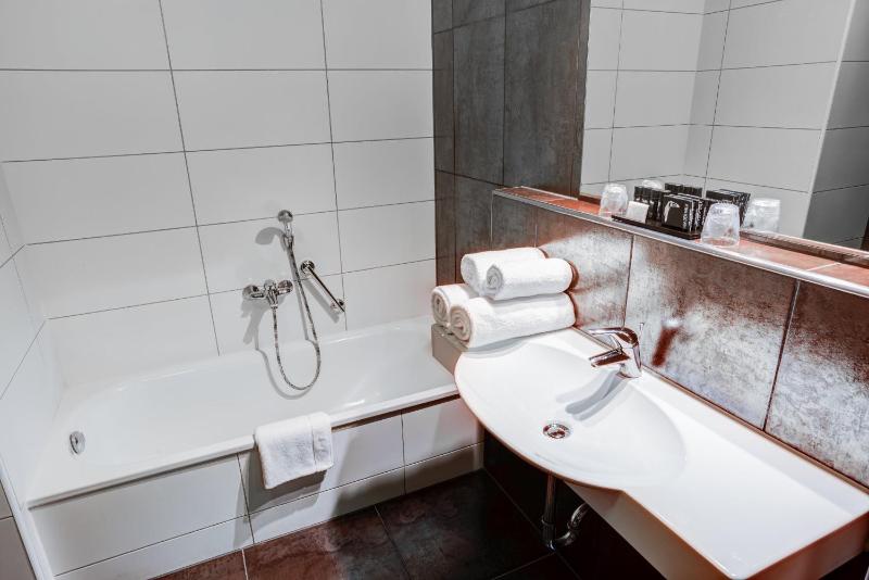 Standard Double Room image 4